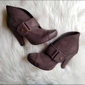 🚨SOLD ON MERC🚨 ***FREE SHIPPING*** Women’s Seychelles Booties